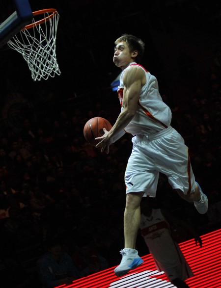 斯洛特：萨拉赫一直对俱乐部和队友很重要，队友有事不会愉快（斯洛特：萨拉赫对俱乐部和队友始终至关重要，队友有事也难言愉快）