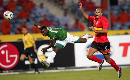 图片报：拜仁极端球迷团体故意燃放烟火以避开欧冠淘汰赛禁令（德媒图片报：拜仁激进球迷团为规避欧冠淘汰赛禁令故意燃放烟花）