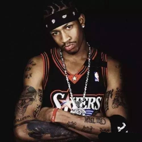 中锋低位背打技巧解析（中锋低位单打要领详解）