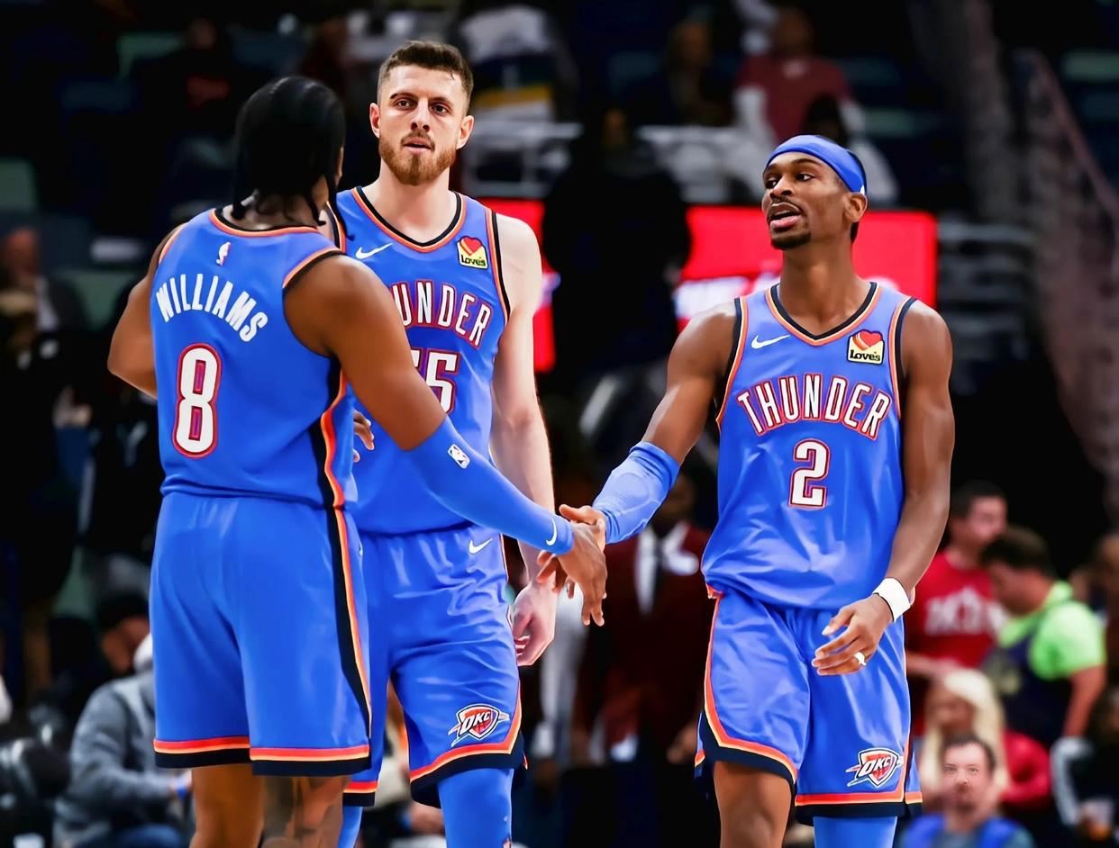 这一刻，谁是真正的领袖？（此刻，谁才是名副其实的领导者？）