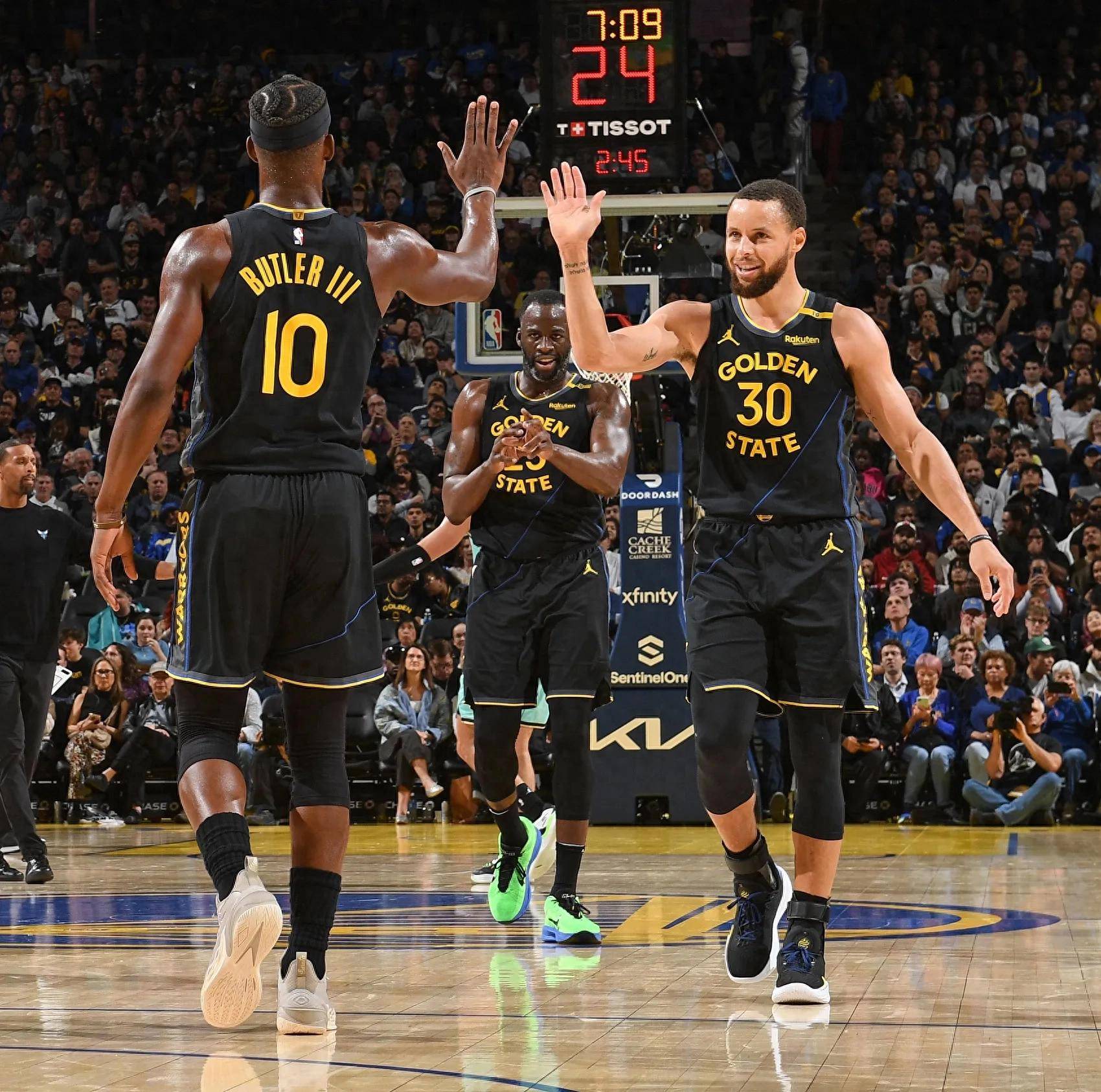 NBA新秀观察：状元秀首战亮眼,（NBA新秀速报：状元首秀抢眼）