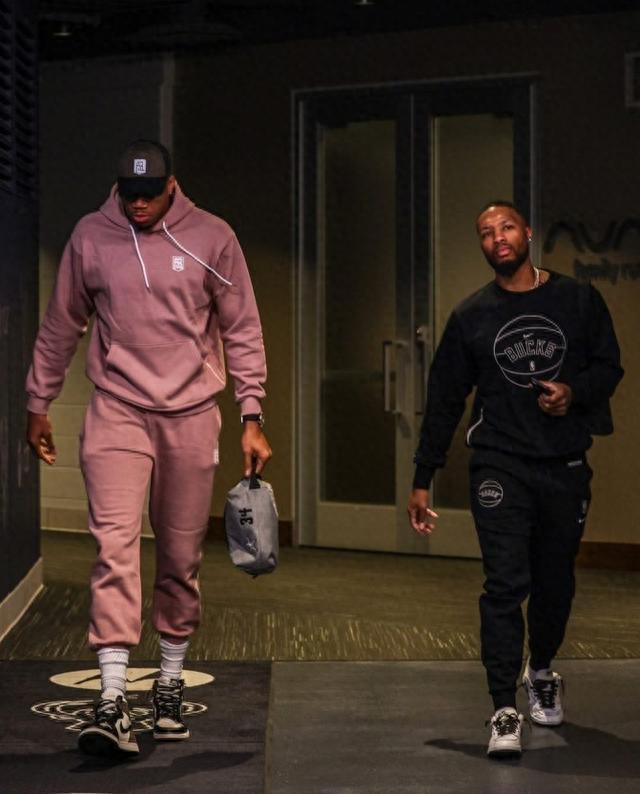 仙人指路！杨瀚森弧顶声东击西助攻狄龙·琼斯 这球传得很舒服（妙传如有神！杨瀚森弧顶声东击西助狄龙·琼斯，这一球太丝滑）