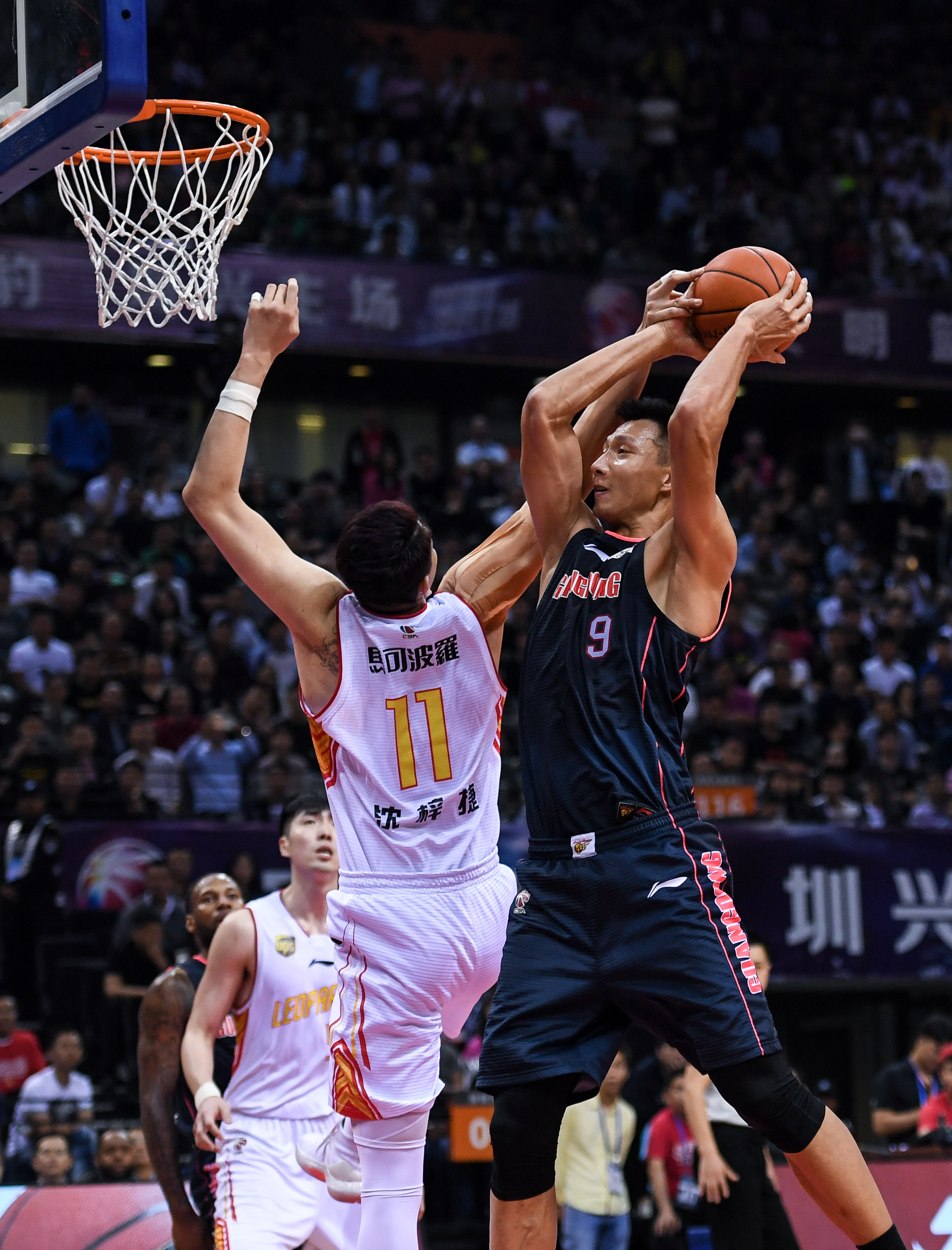 山东男篮胜北京队，许利民不满球员表现称暴露问题有帮助（山东男篮击败北京，许利民仍不满球员表现：暴露问题也是好事）