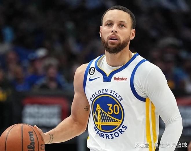 足球英超历史第2000场比赛达成（英超联赛迎来历史第2000场比赛）