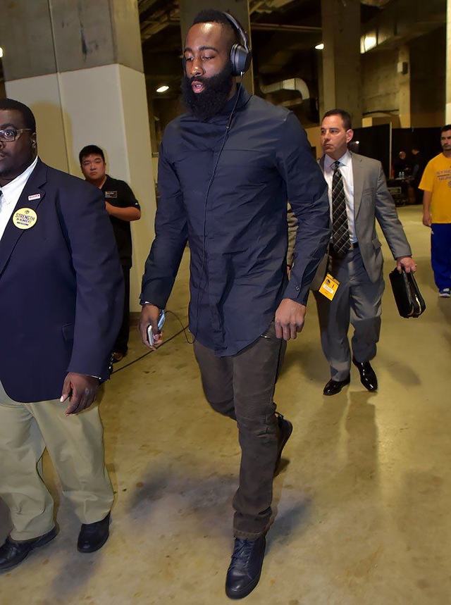 中国篮球历史新篇章！NBL合肥17分大胜CBA江苏队，易立满脸无奈（中国篮坛新篇揭幕：NBL合肥17分擒下CBA江苏，易立一脸无奈）