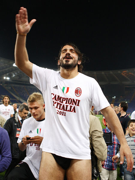 申花旧帅波耶特怒辞全北帅位，兄弟情深还是死性不改？（申花前主帅波耶特火速请辞全北主帅，义气相挺还是性格难改？）