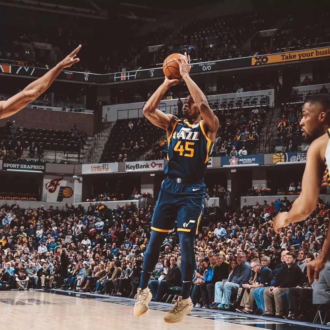 同病相怜！老鹰中锋弗洛林过去几个月一直在与塔图姆交流康复经验（惺惺相惜！老鹰中锋弗洛林近几个月持续与塔图姆交流康复心得）