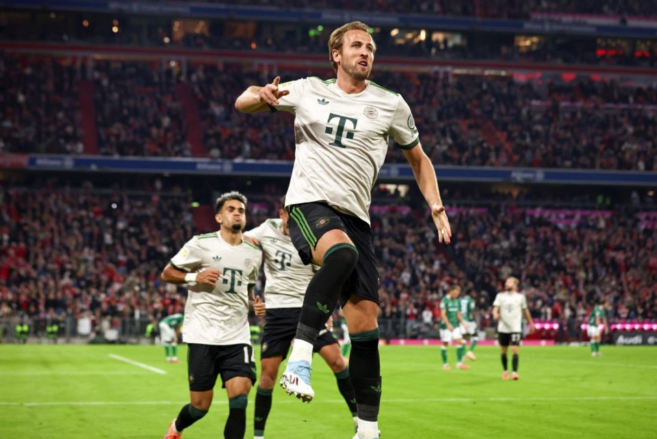 防线漏洞频出 对手屡屡冲击（防守屡现破绽 对手频频冲击）