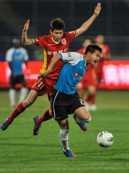 每体：考察埃永之外，巴萨也悄然盯上22岁喀麦隆中卫科托（每体：除考察埃永外，巴萨亦低调关注22岁喀麦隆中卫科托）