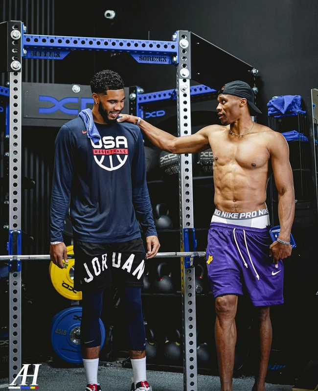 英乙球队连续两辆大巴爆胎，最终全队打车前往客场（英乙队两辆大巴相继爆胎，全队改乘出租车赴客场）