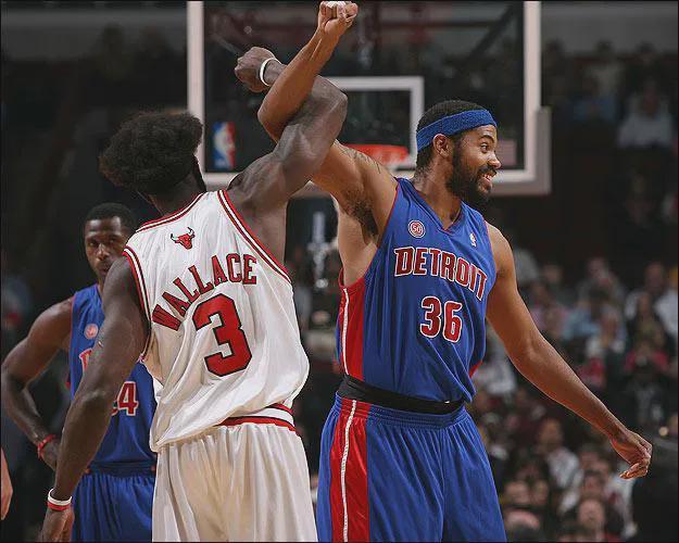 会上场吗？阿方索-戴维斯时隔262天进入拜仁的比赛大名单（阿方索-戴维斯阔别262天重回拜仁大名单：能否登场成看点）