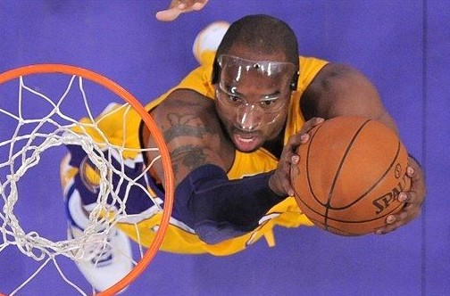 泰伦·卢谈哈登带伤出战：他为了球队拼到底的心态，很了不起（泰伦·卢盛赞哈登带伤上阵：为球队拼到最后的决心令人敬佩）