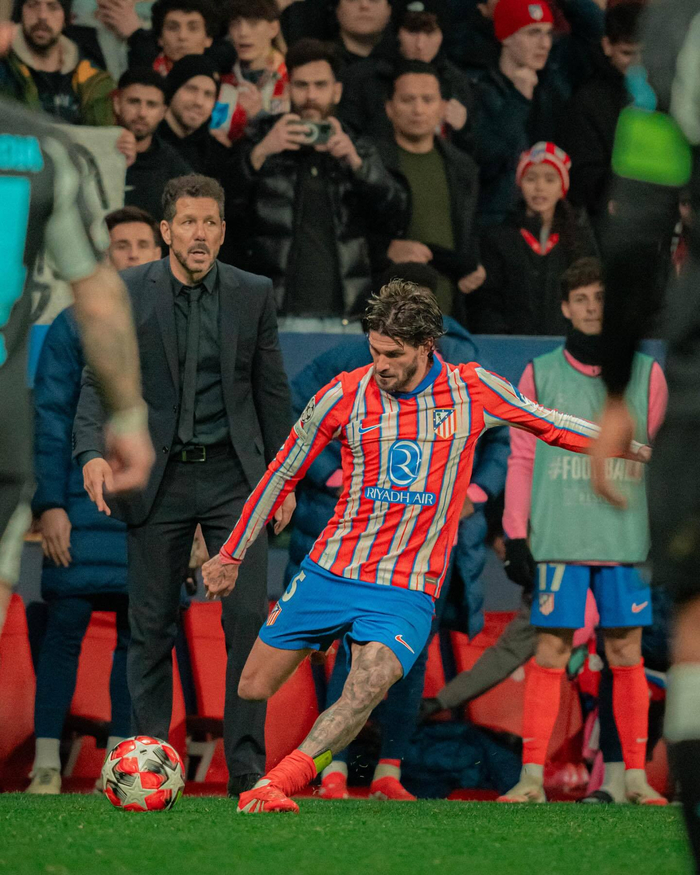 埃贝尔：我们还在与于帕进行续约谈判；诺伊尔应该去踢世界杯（埃贝尔：与于帕的续约仍在推进，诺伊尔理应出征世界杯）