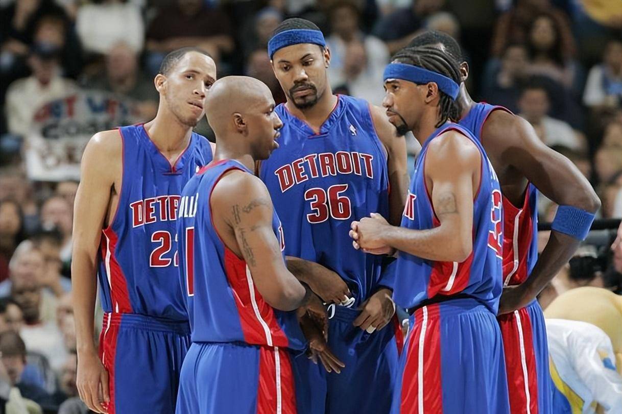 NBA新世纪最强阵容评选，科比奥尼尔詹姆斯库里杜兰特，谁更强（NBA 21世纪巅峰阵容盘点：科比、奥尼尔、詹姆斯、库里、杜兰特谁更胜一筹？）