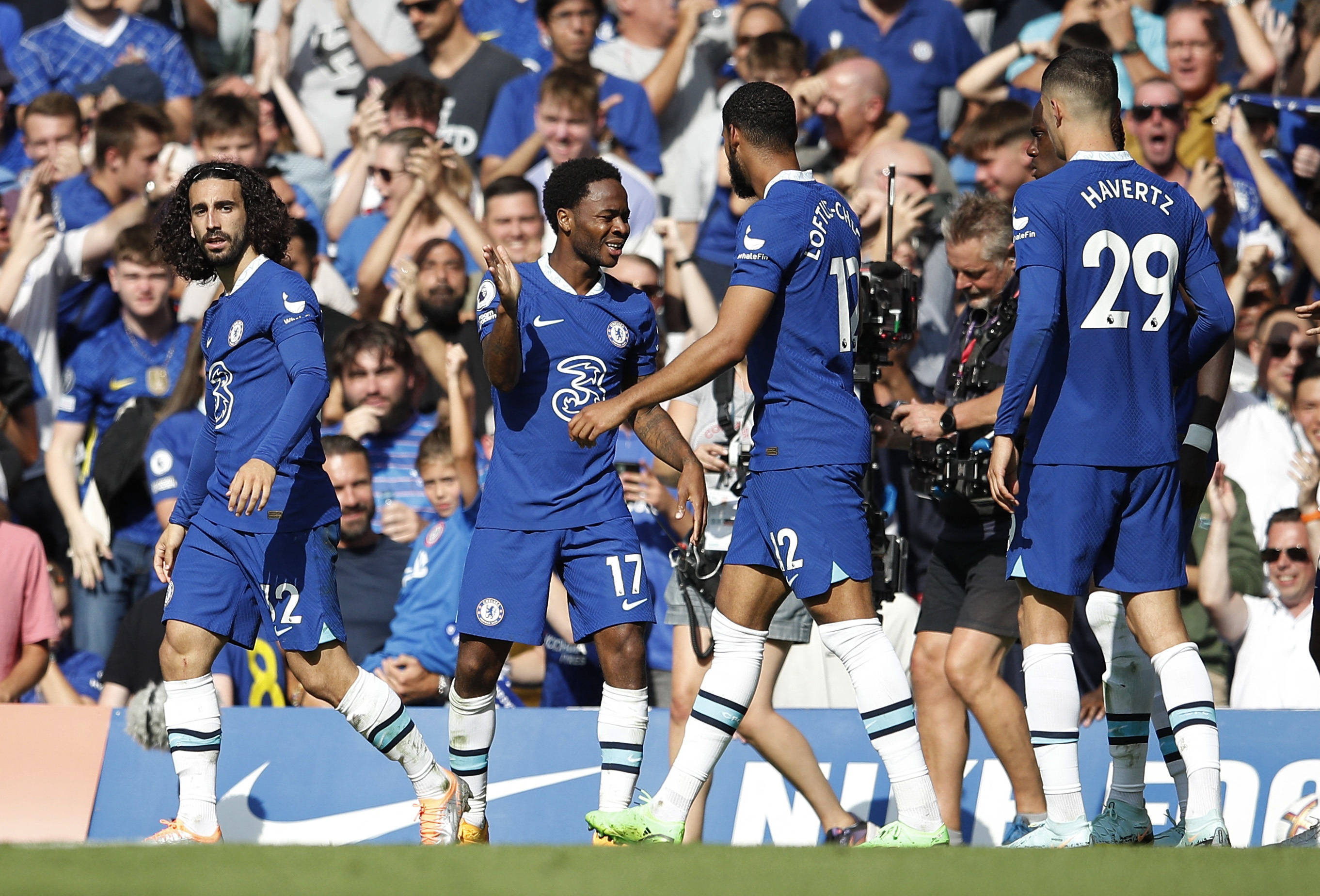 那不勒斯门将罚出时速130公里点球，已成足坛最快点射之一（那不勒斯门将主罚点球时速达130公里，跻身足坛最快点射行列）