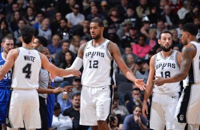 意媒：上个月跖骨骨折的梅雷特还将缺阵20天，意超杯有望复出（意媒：梅雷特上月跖骨骨折，预计再缺阵20天，意超杯或将复出）